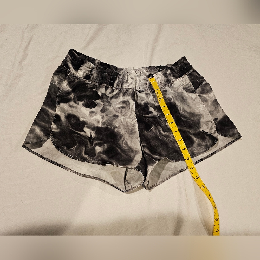 Adidas Black and Gray‎ Swirl Women's Athletic Shorts Size M - Not Lined